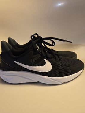 Kids Nike Black and White Running Sneakers